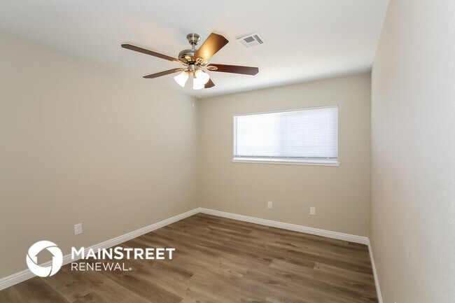 Building Photo - 2308 Revere St