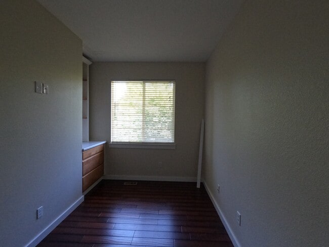 Building Photo - 2215 Harvest St