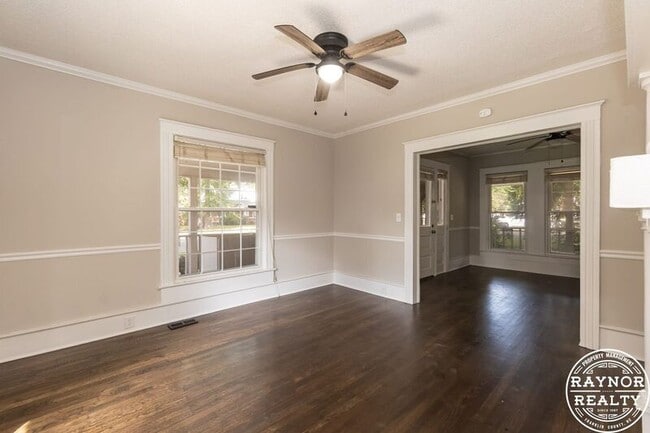 Building Photo - 223 S Main St