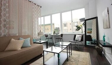 Building Photo - 1100 Maxwell Ln