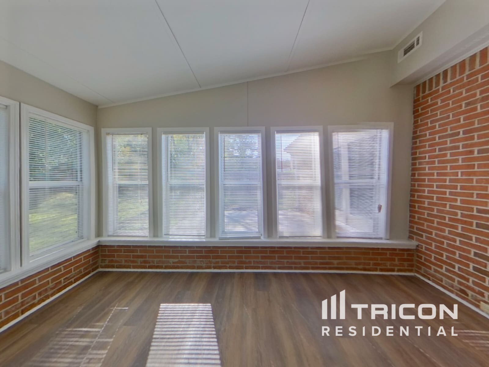 Building Photo - 5823 Williamsburg Dr NW