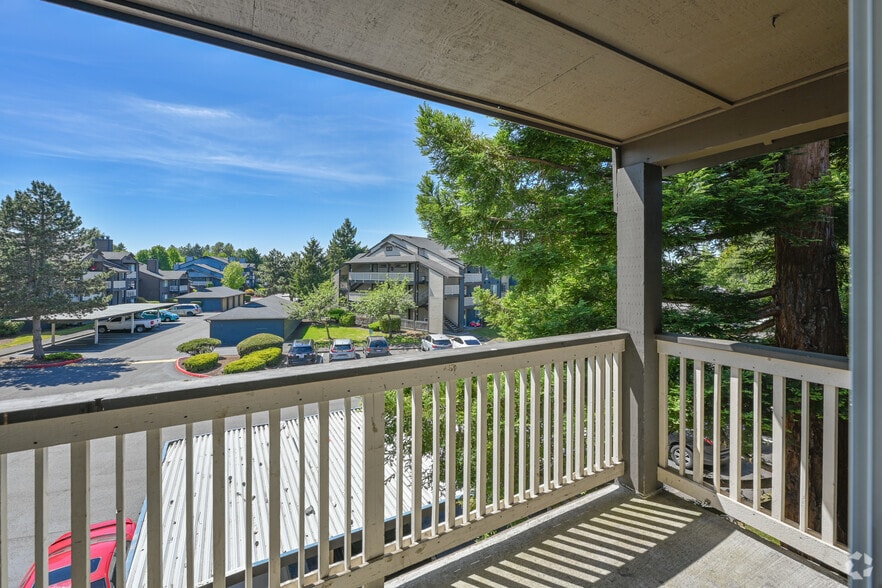 3BR, 2BA - 1150SF - Balcony - Terravista