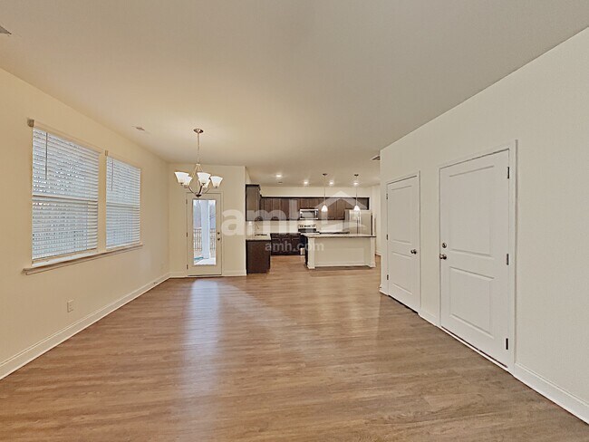 Building Photo - 331 Elmhurst Drive
