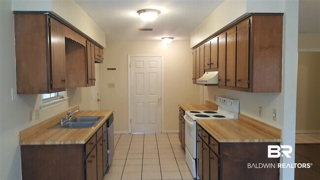 Building Photo - 103 Rainer Cir