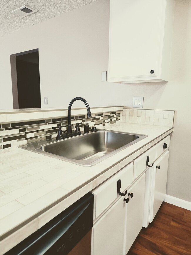 Kitchen - 131 Montana St