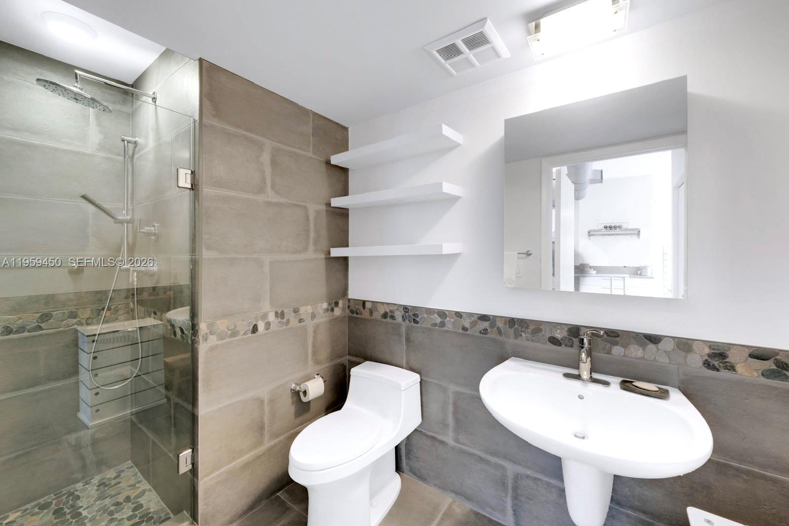 Building Photo - 10 SW South River Dr