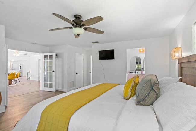 Building Photo - 460 Magellan Dr