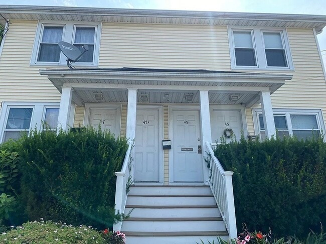 Building Photo - 45 Mill St