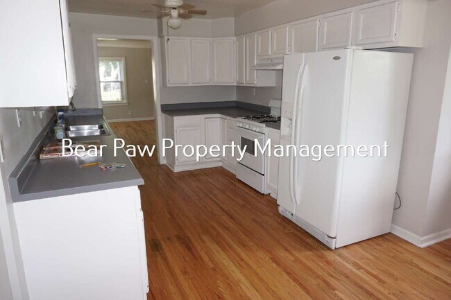 Building Photo - "Charming 3-Bedroom Retreat with 2 Baths in the Heart of Golden"
