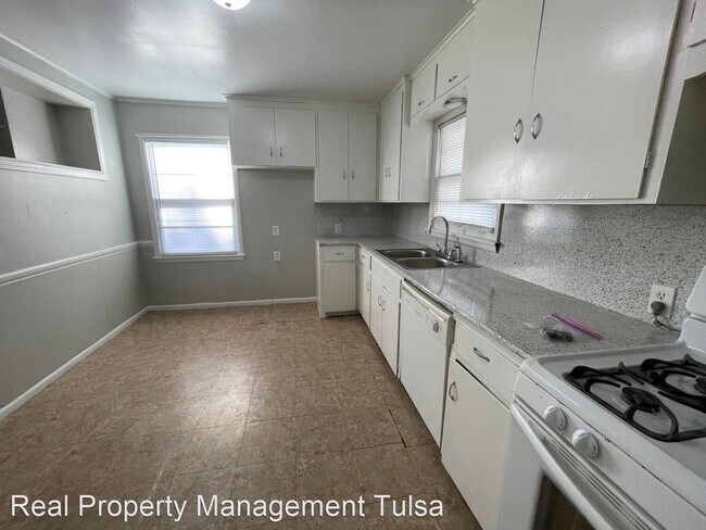 Building Photo - 3 br, 2 bath House - 10953 E 3rd St