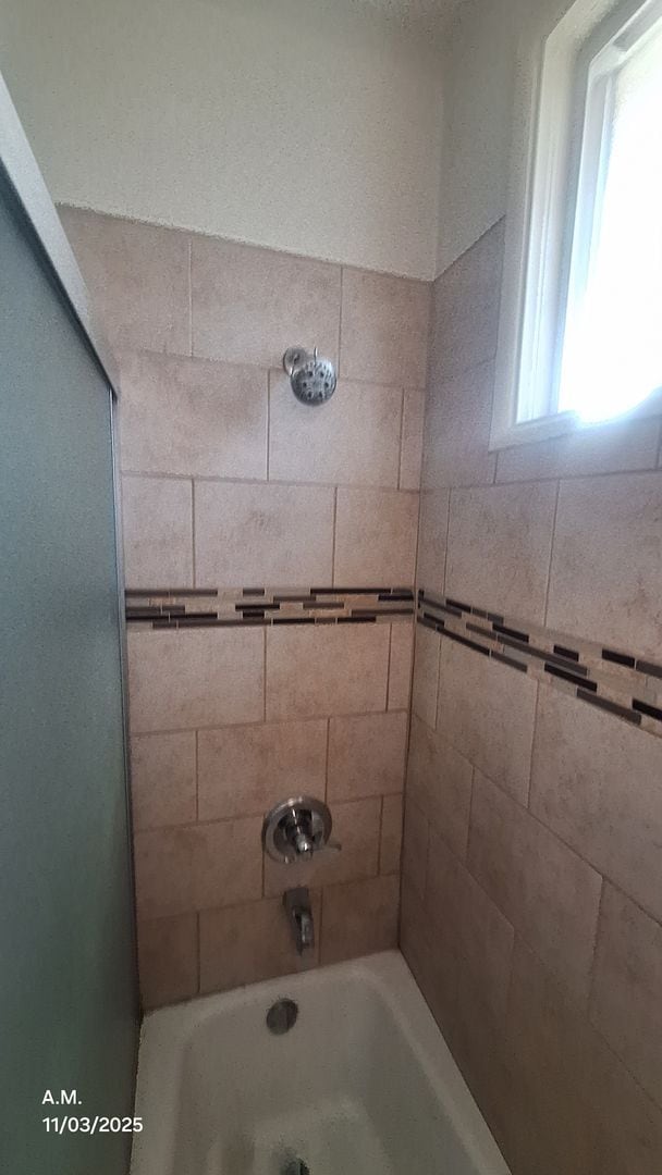 Building Photo - 4037