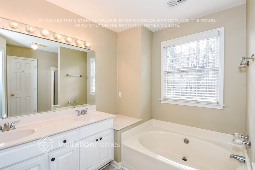 Building Photo - 4000 Bent Willow Ln