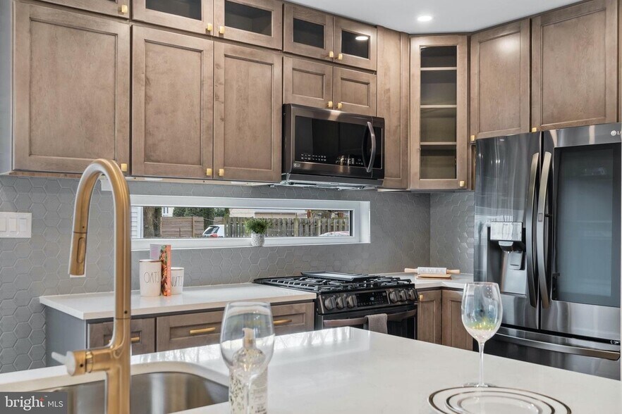 Building Photo - 331 W St NE