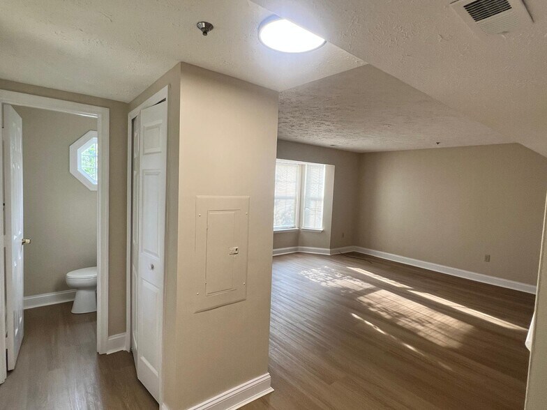 Building Photo - 5820 Springfish Pl