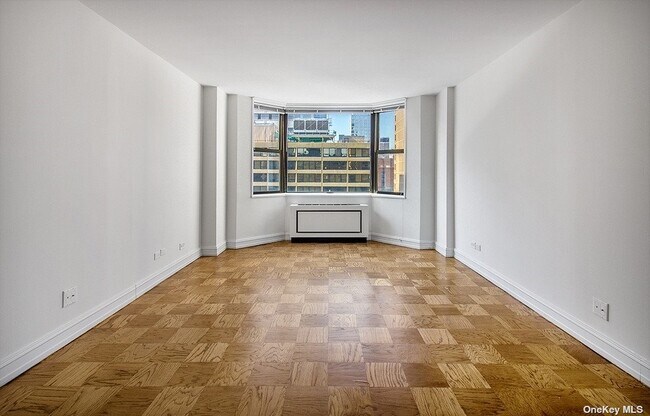 Building Photo - 71 E 71st St