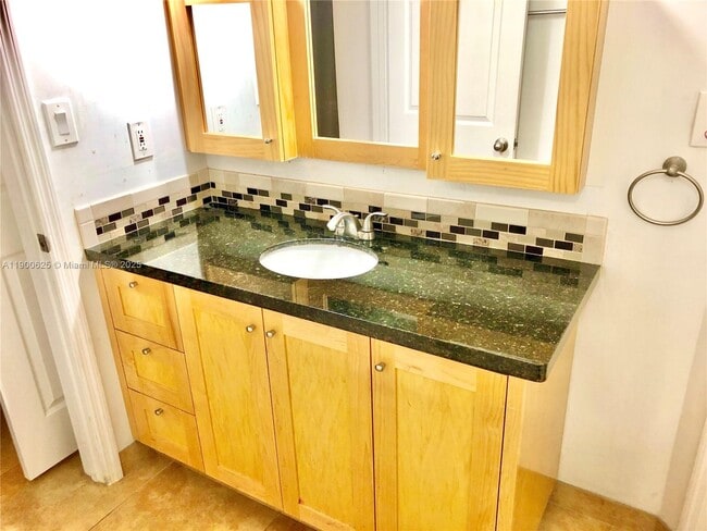 Building Photo - 10440 SW 156th Ct