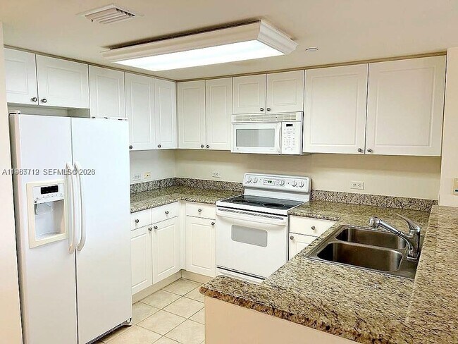 Building Photo - 19501 W Country Club Dr