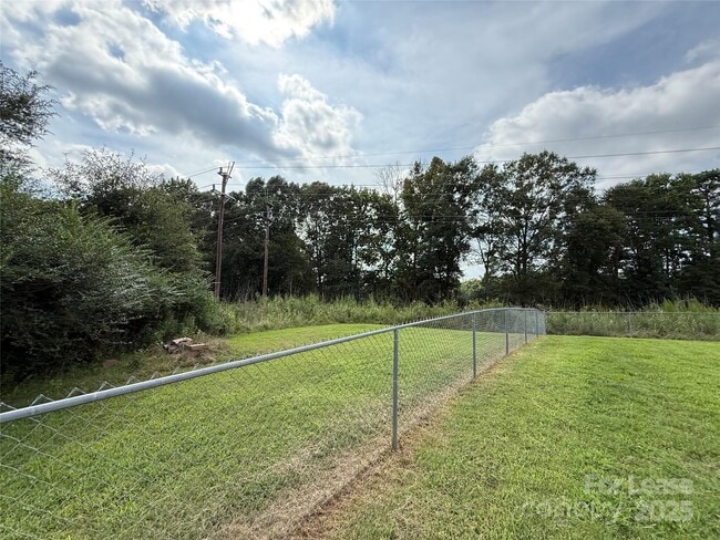 Building Photo - 4712 Jamee Dr