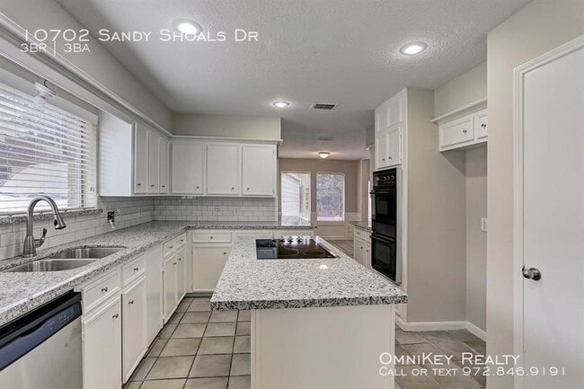 Building Photo - 10702 Sandy Shoals Dr