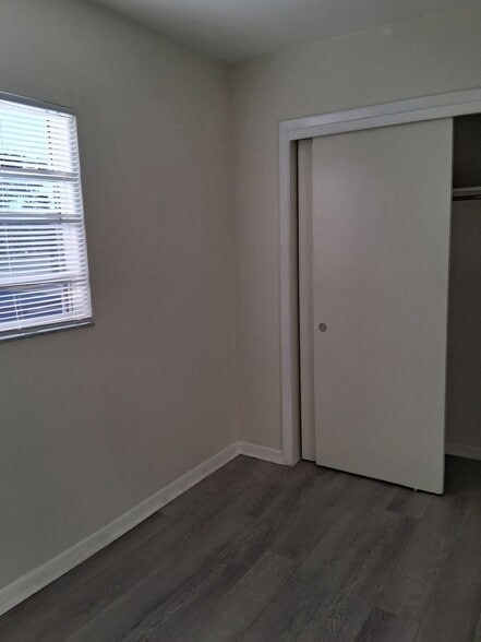 Building Photo - 3150 Pinellas Point Dr S