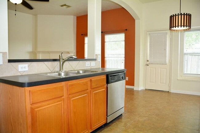 Building Photo - 8047 High Hollow Ln