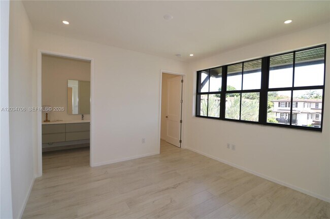 Building Photo - 7504 SW 100th St
