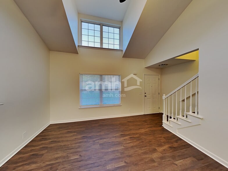 Building Photo - 7400 E Winchester Dr