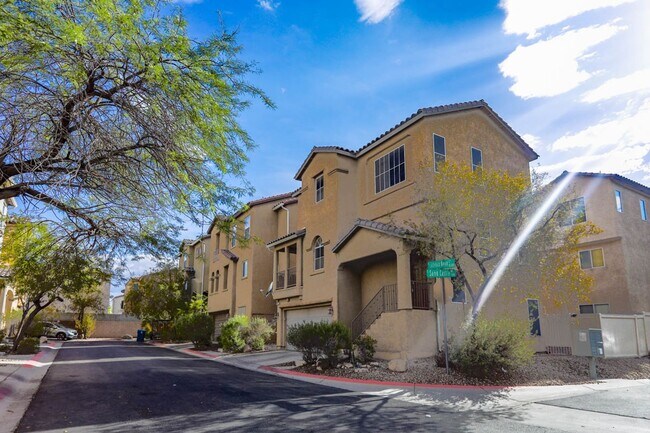 Building Photo - Beautiful 3 Bed Home With 3 Full Baths And Bed and Full Bath On 1st Floor