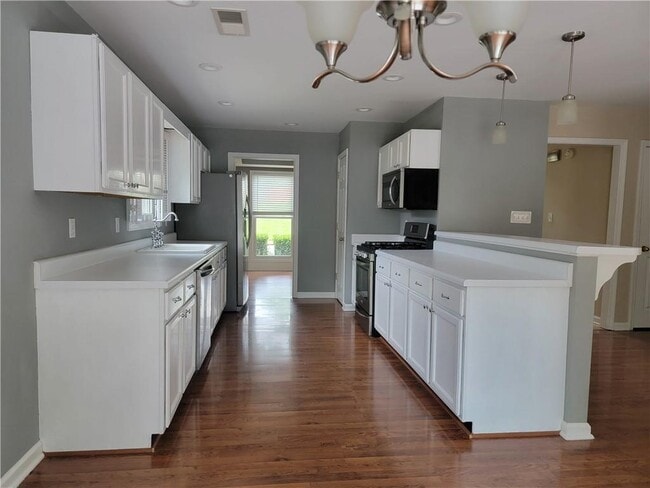 Building Photo - 2790 Suwanee Lakes Trail NW