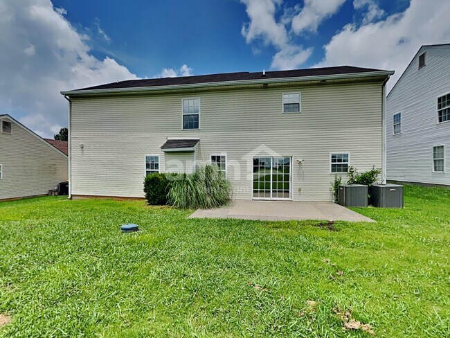 Building Photo - 1007 Vanguard Dr