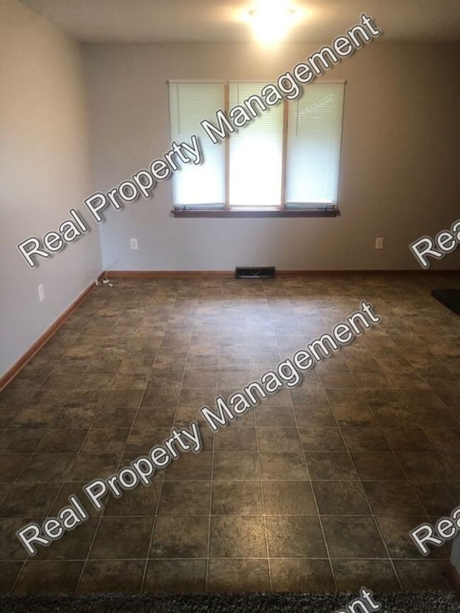 Building Photo - Two Bedroom Duplex