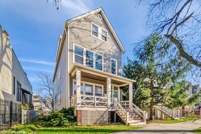 Primary Photo - 3235 N Albany Ave