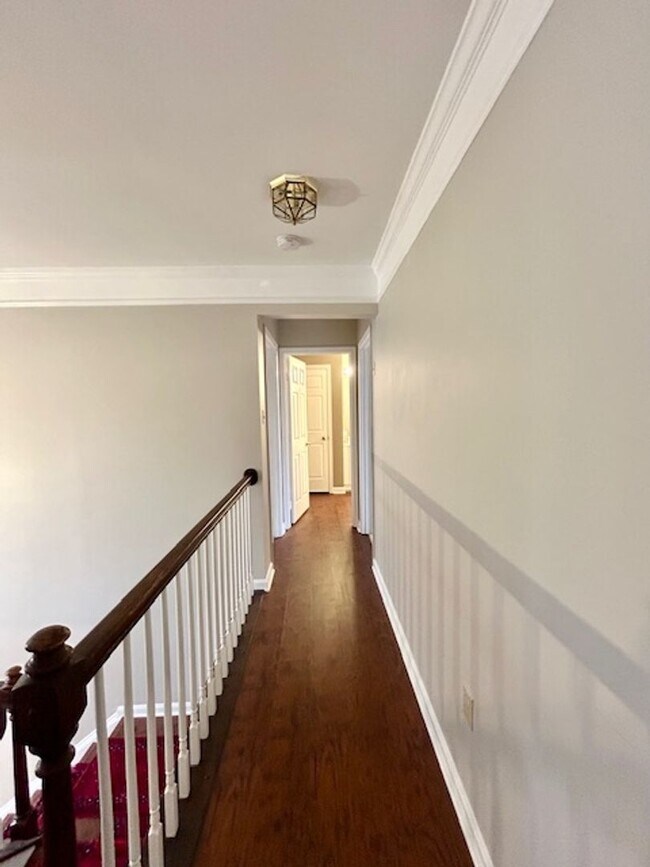 Building Photo - 5 Milestone Manor Ct