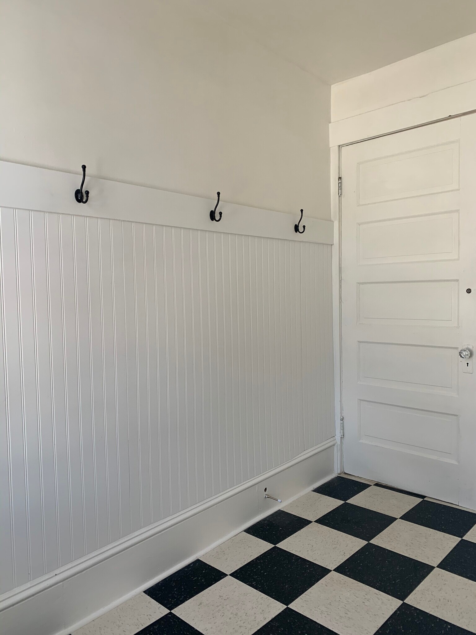 Private entry way - 4023 woburn ave