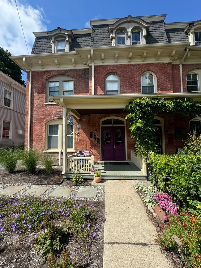 Building Photo - 52 Pomeroy Ave