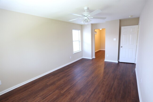 Building Photo - 3327 Summerwood Ln