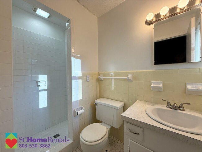 En Suite Primary Bath - 231 Vincenne Rd