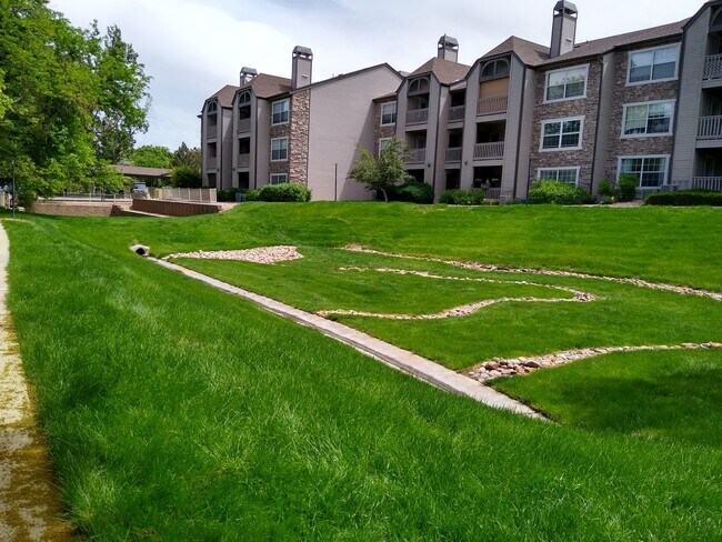 Building Photo - Englewood/DTC Ground Floor 2 Bedroom 2 Bath Condo For Rent - Great Location and Amenities
