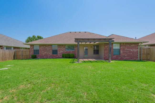 Building Photo - 17405 Bronze Ln