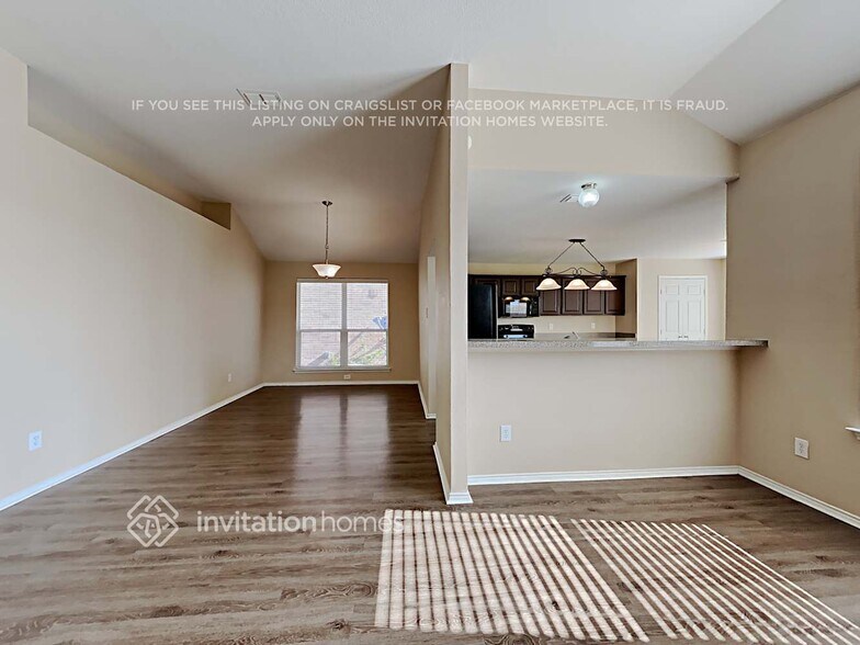 Building Photo - 905 Hidden Oaks Dr