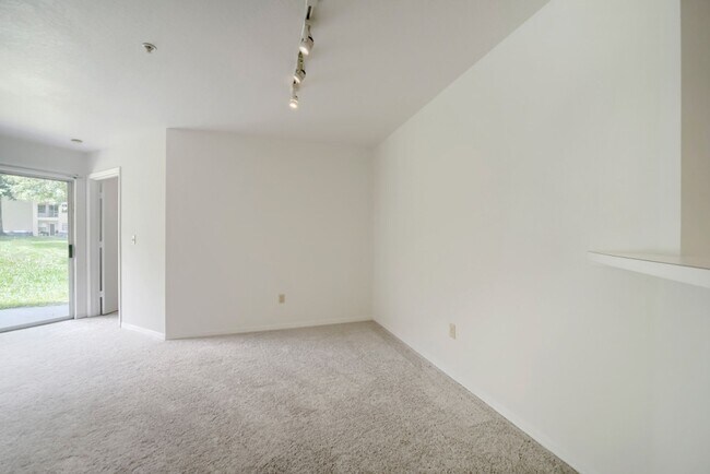 Building Photo - 7270 Westpointe Blvd