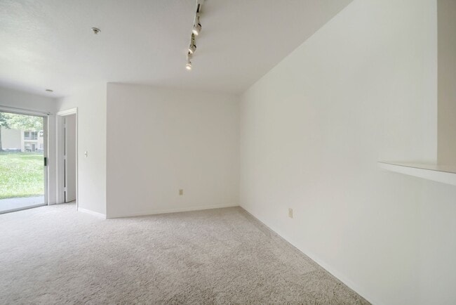Building Photo - Beautiful Apartment for Rent in Bermuda Dunes Condominiums!