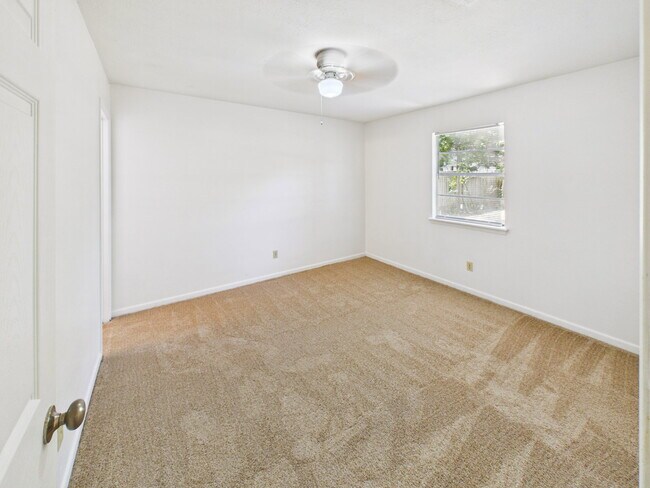 Building Photo - 1013 San Benito Dr