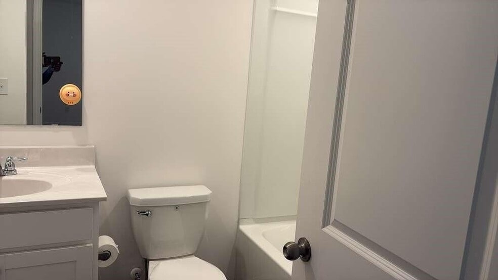 Building Photo - 145 Star Ct