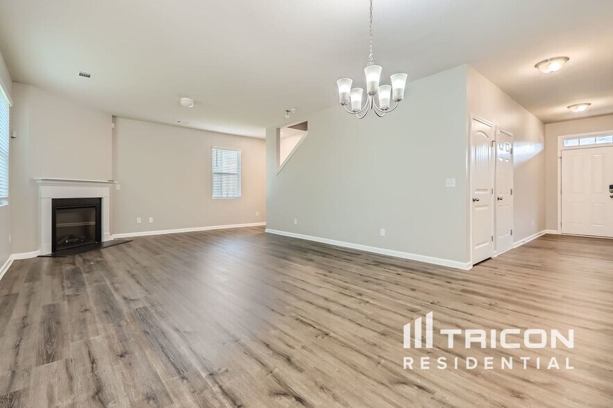 Building Photo - 411 Lake Ridge Ln