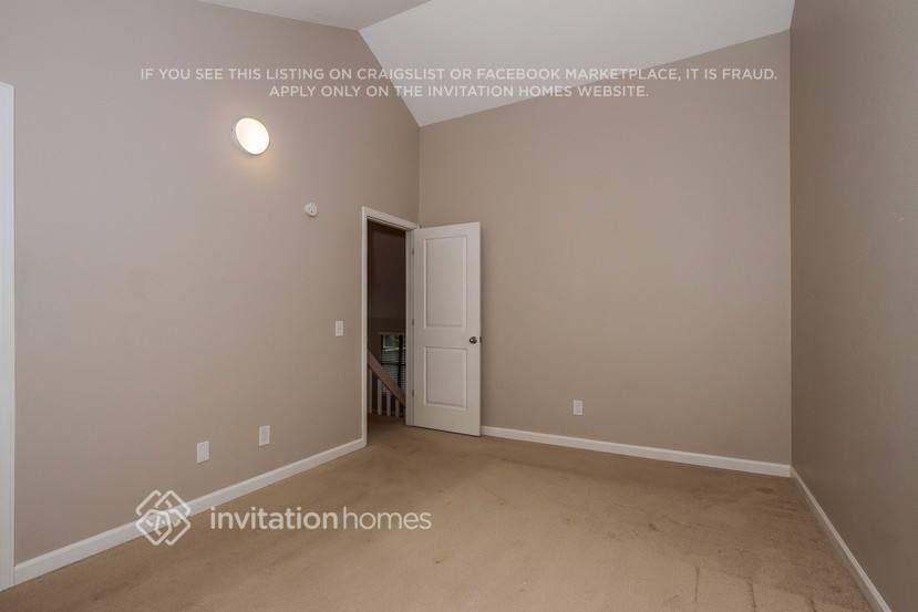 Building Photo - 10165 E Peakview Ave