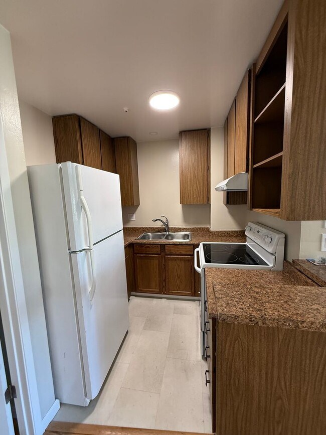 Building Photo - Remodeled 1 bedroom/ 1 Bathroom 2nd Story Condo Available for Rent in Santa Rosa!