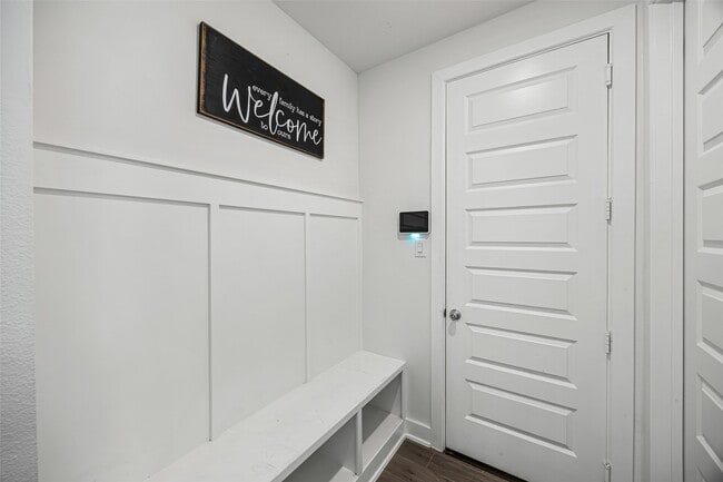 Building Photo - 29024 Red Lp Dr