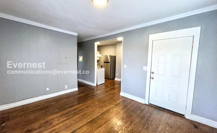 Building Photo - 32 Woodlawn Dr