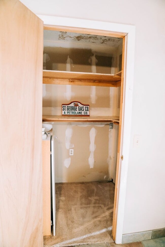 Building Photo - SMALL DOG FRIENDLY!!!  Meadow Street House